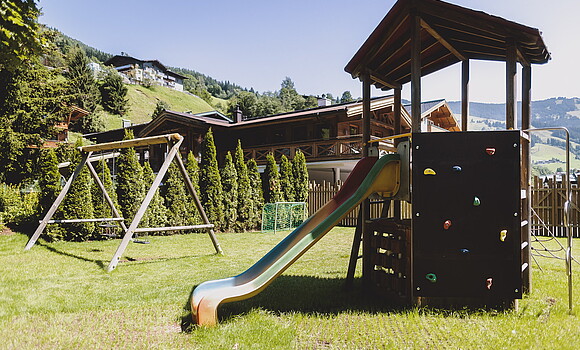 Garten des Hotel DIE Sonne im Juli 2024, in Saalbach-Hinterglemm © Stefanie Oberhauser