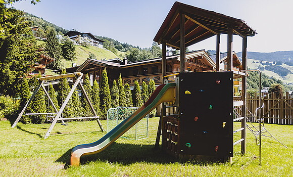 Garten des Hotel DIE Sonne im Juli 2024, in Saalbach-Hinterglemm © Stefanie Oberhauser